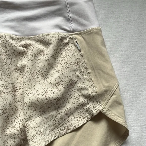 NWOT Outdoor Voices, Hudson, Cream Patterned, Running Shorts, Size M - Picture 3 of 12